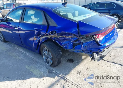 2024 Hyundai Elantra Sel z USA, uszkodzony, nr VIN KMHLM4DG8RU730708